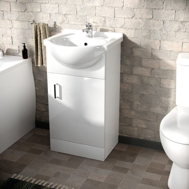Ellen Suite 1700mm Bathtub. 450mm White Basin Vanity & Close Coupled Toilet - Image 5
