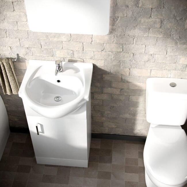 Ellen Suite 1700mm Bathtub. 450mm White Basin Vanity & Close Coupled Toilet - Image 4